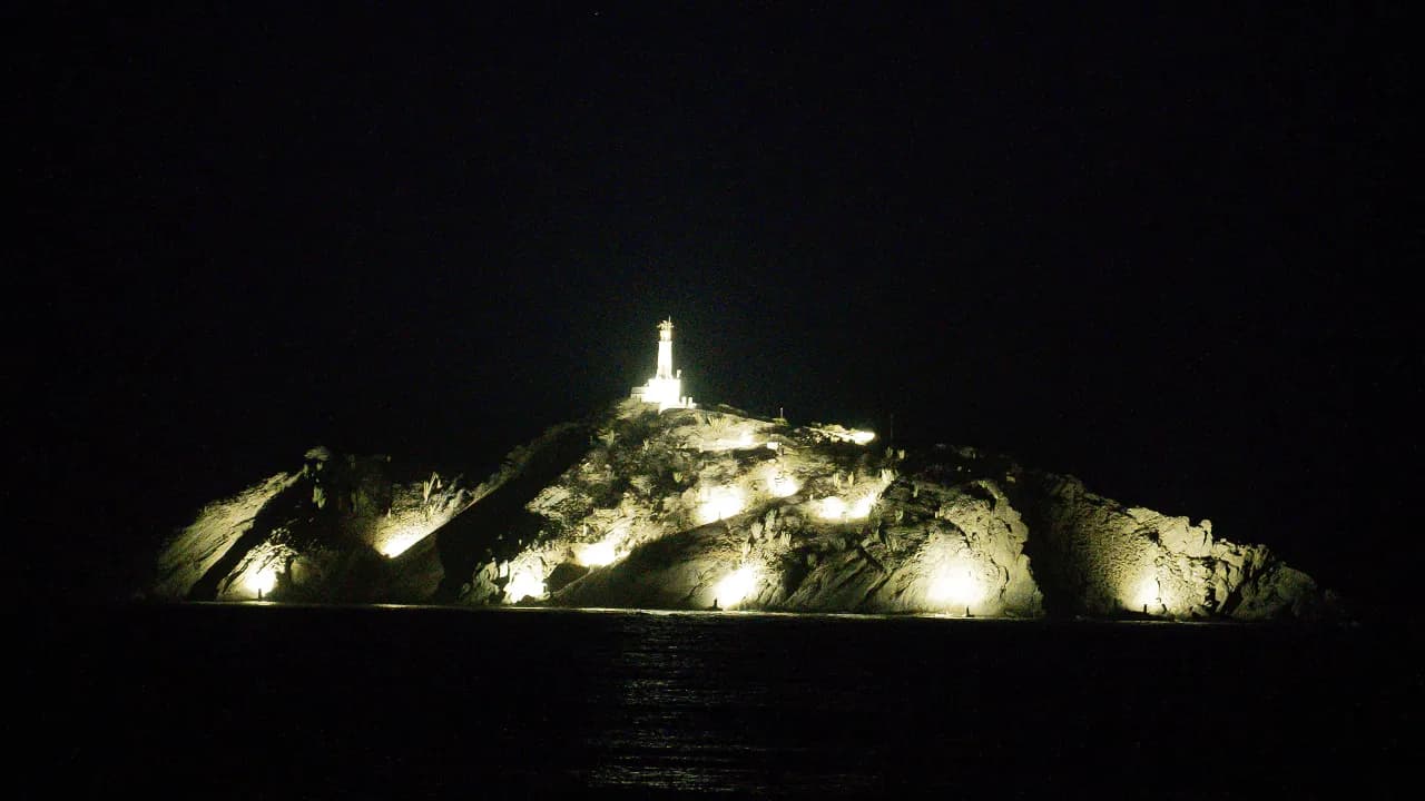 photologuephotos2025-07el_morro_santa_marta_iluminadopng photologuephotos2025-07el_morro_santa_marta_iluminadopng