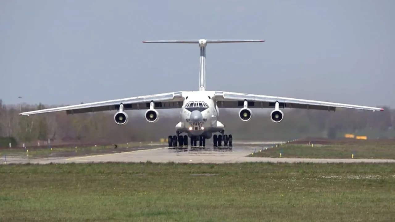 photologuephotos2025-08avion_rusojpg photologuephotos2025-08avion_rusojpg