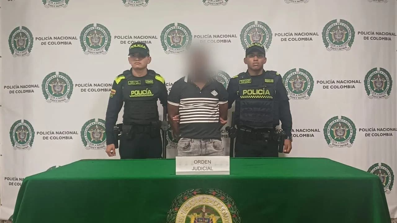 photologuephotos2025-07capturan_en_el_aeropuerto_el_dorado_a_alias_el_calvo_responsable_de_ataques_con_explosivos_en_calijpg photologuephotos2025-07capturan_en_el_aeropuerto_el_dorado_a_alias_el_calvo_responsable_de_ataques_con_explosivos_en_calijpg