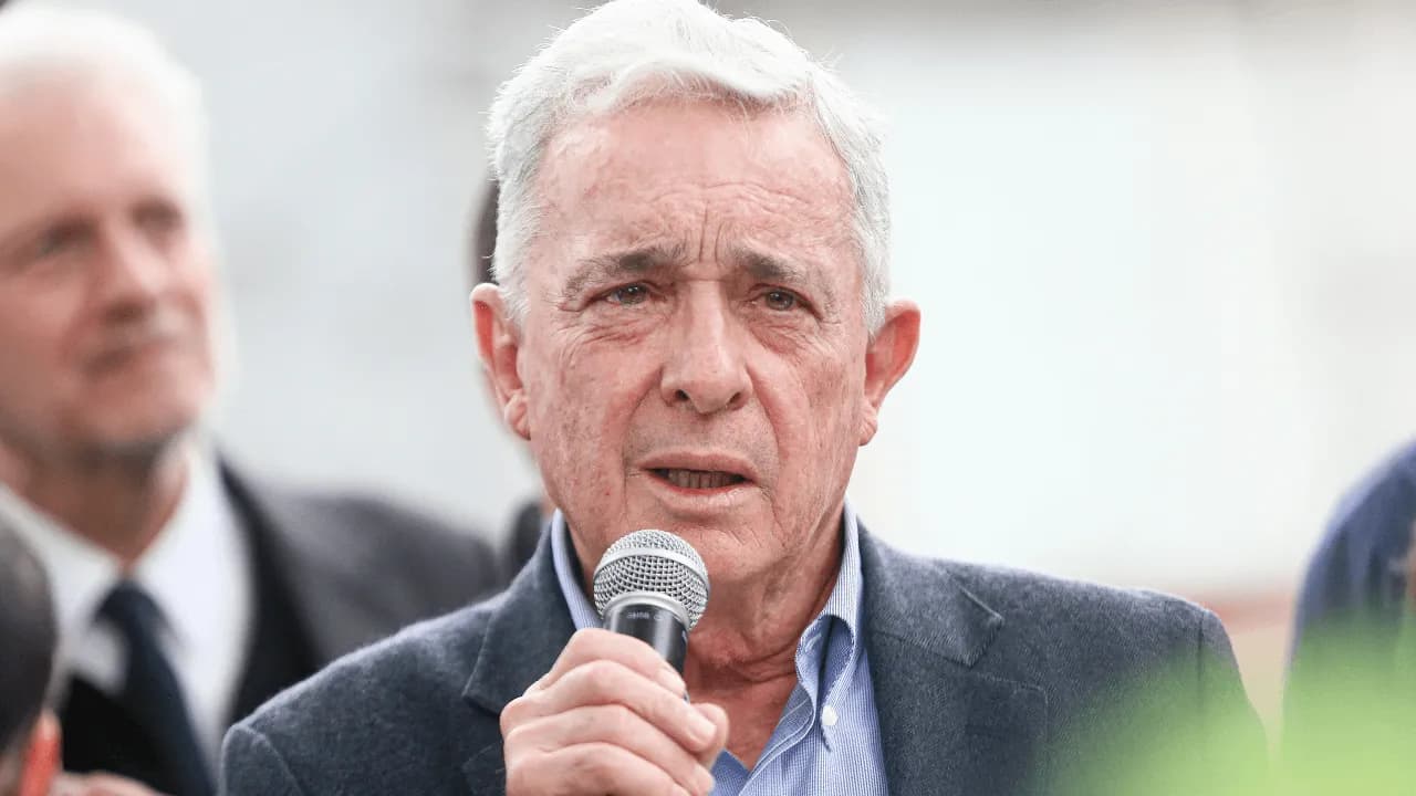 Álvaro Uribe Vélez, expresidente de la República. Álvaro Uribe Vélez, expresidente de la República.