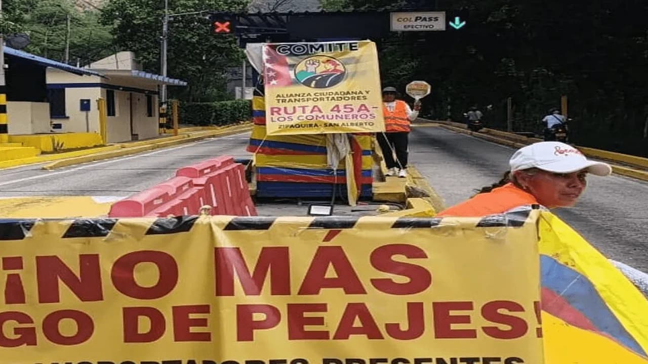Imagen de una de las protestas en uno de los peajes. Foto Tomada de Redes Sociales. Imagen de una de las protestas en uno de los peajes. Foto Tomada de Redes Sociales.