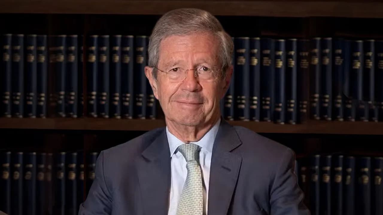 Juan Carlos Esguerra. Juan Carlos Esguerra.
