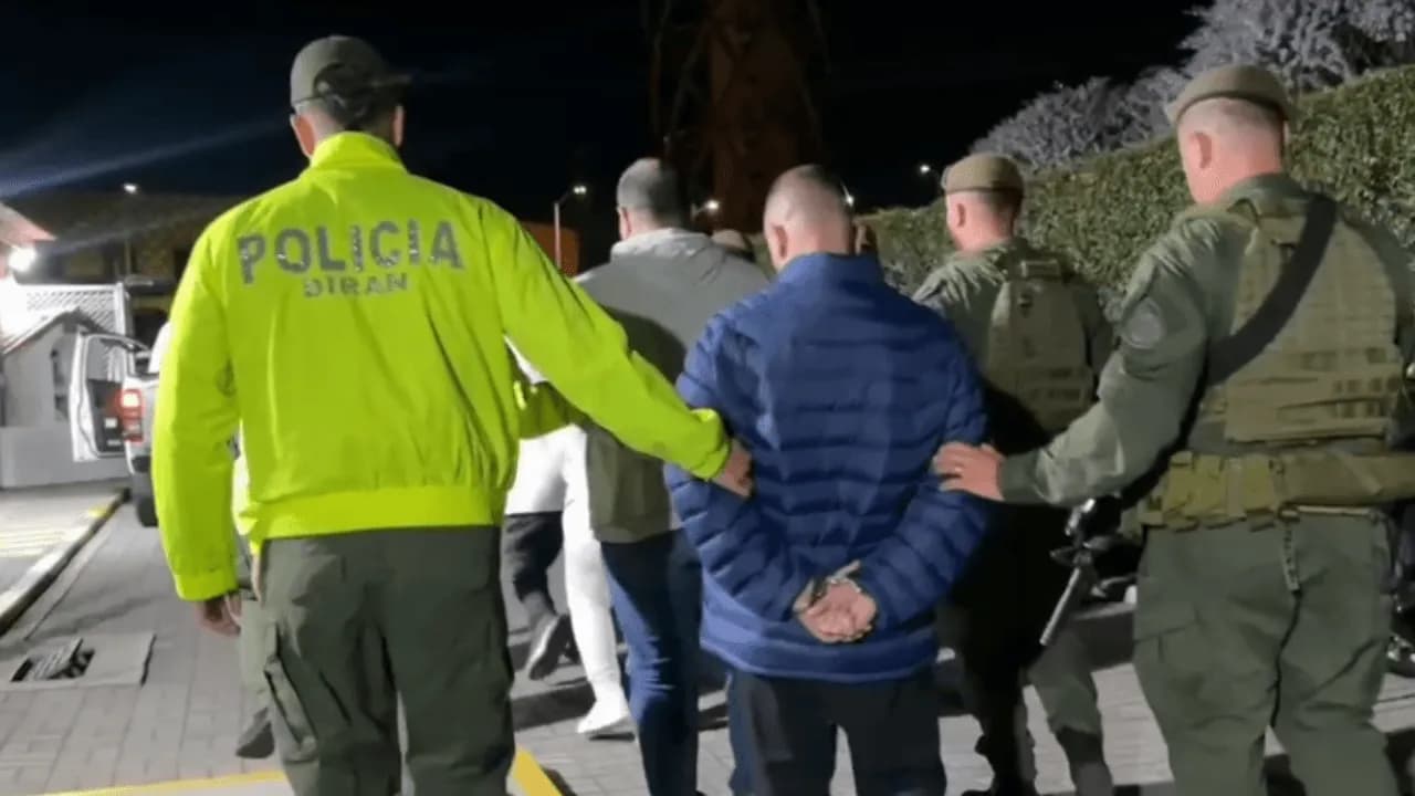 Policía captura carteles Policía captura carteles