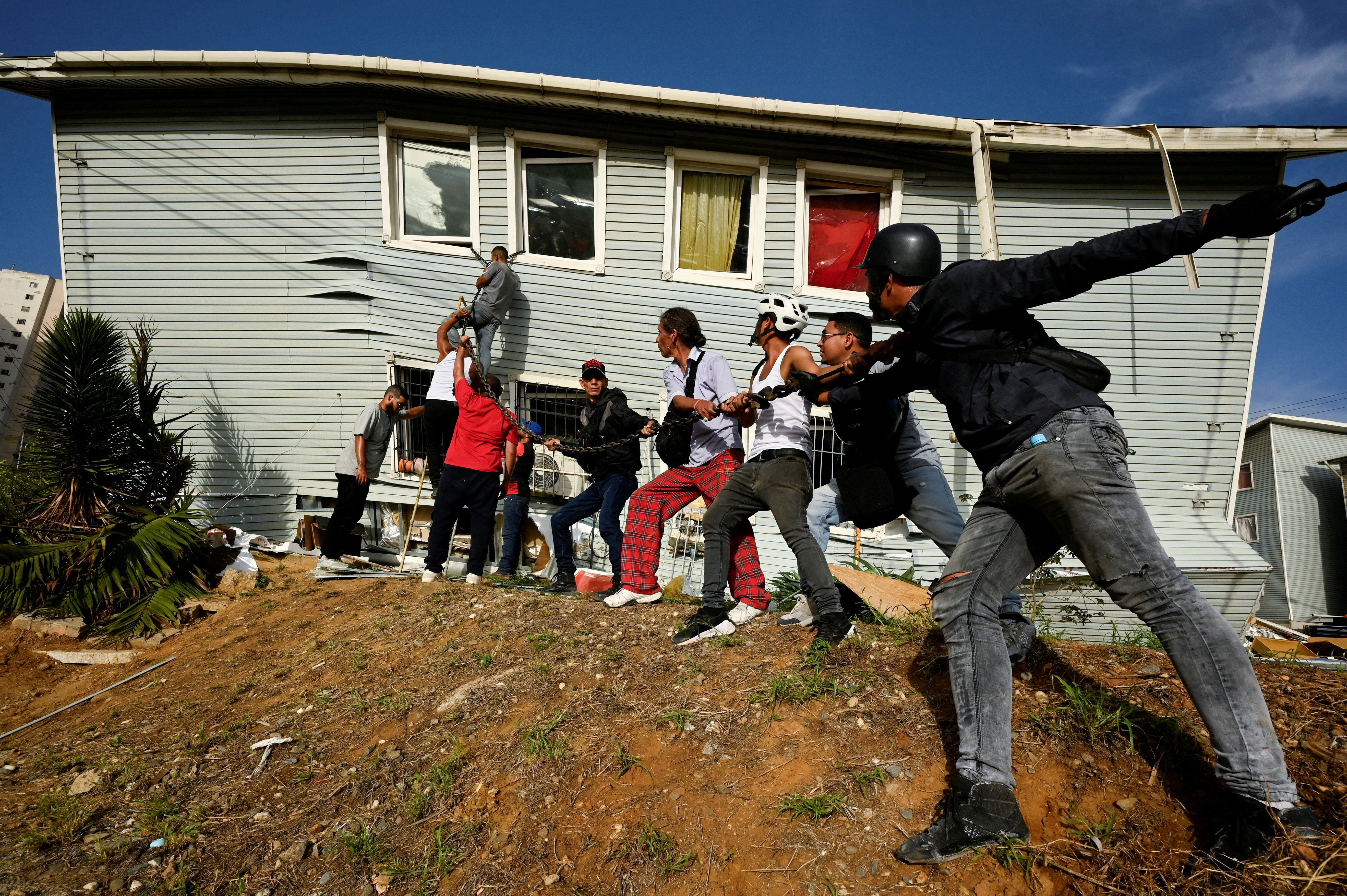 2026-06-26T015458Z_704555963_RC291MAYWRJL_RTRMADP_3_VENEZUELA-QUAKE.JPG
