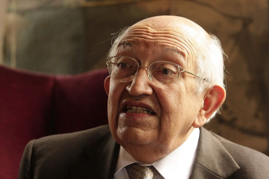 Además de su obra literaria, Plinio Apuleyo Mendoza dirigió la Revista Semana, integró la redacción de El Tiempo y fue embajador de Colombia en Portugal e Italia. Crédito foto: Colprensa.