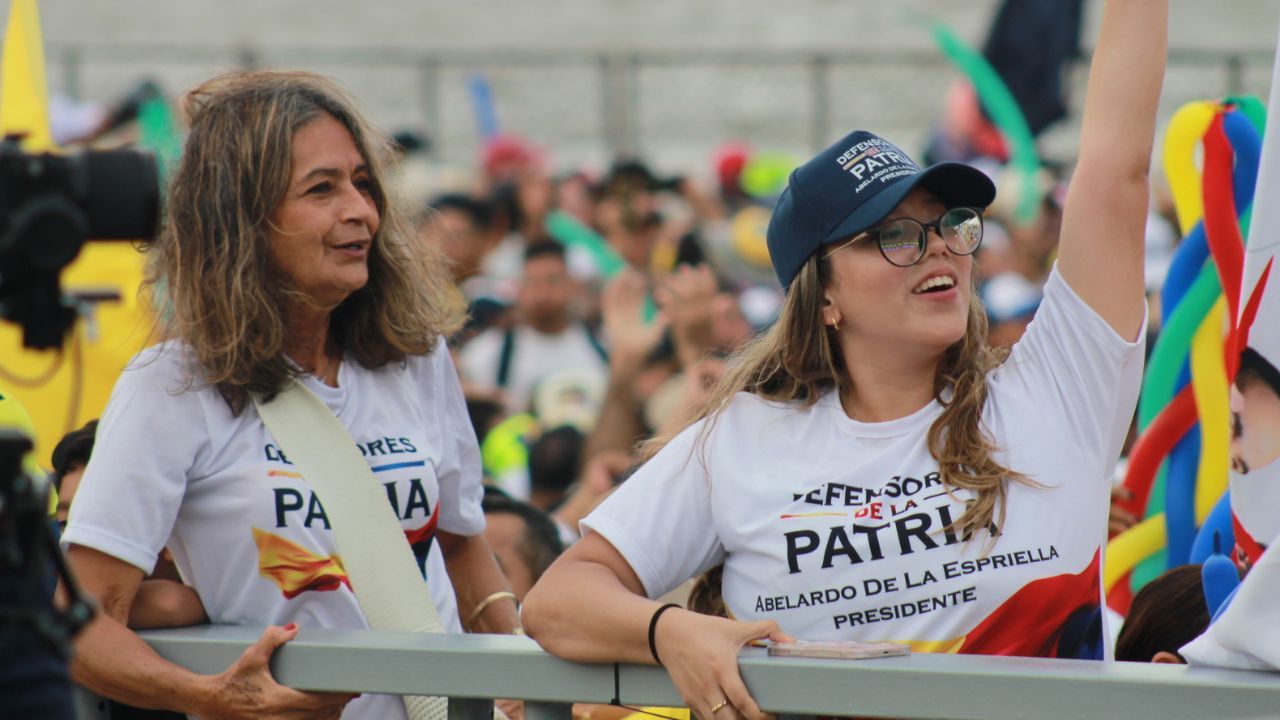Asistentes de evento de Abelardo de la Espriella.jpg