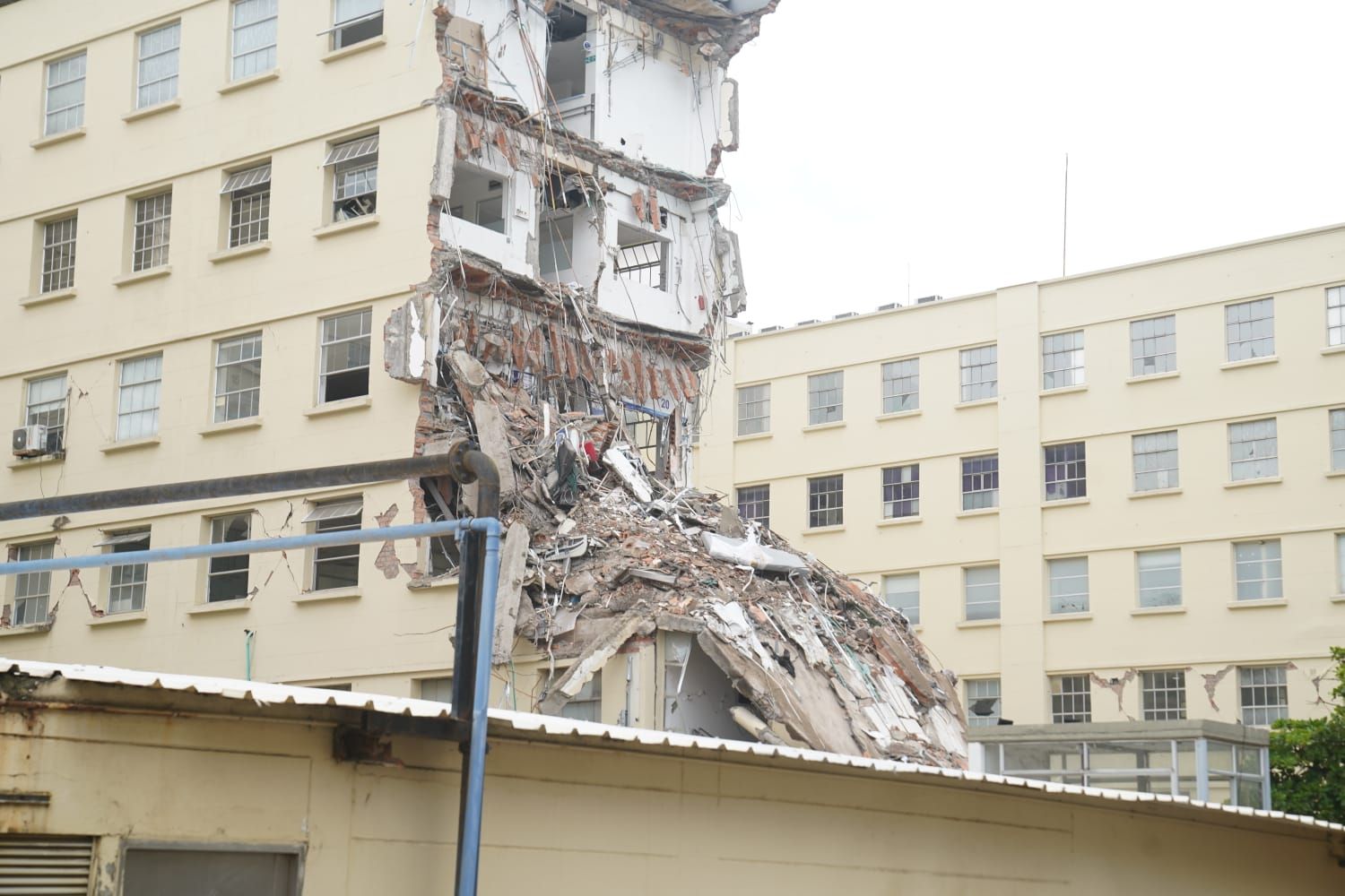 Hospital Universitario del Valle en escombros tras el terremoto del 10 de agosto. Créditos: Colprensa