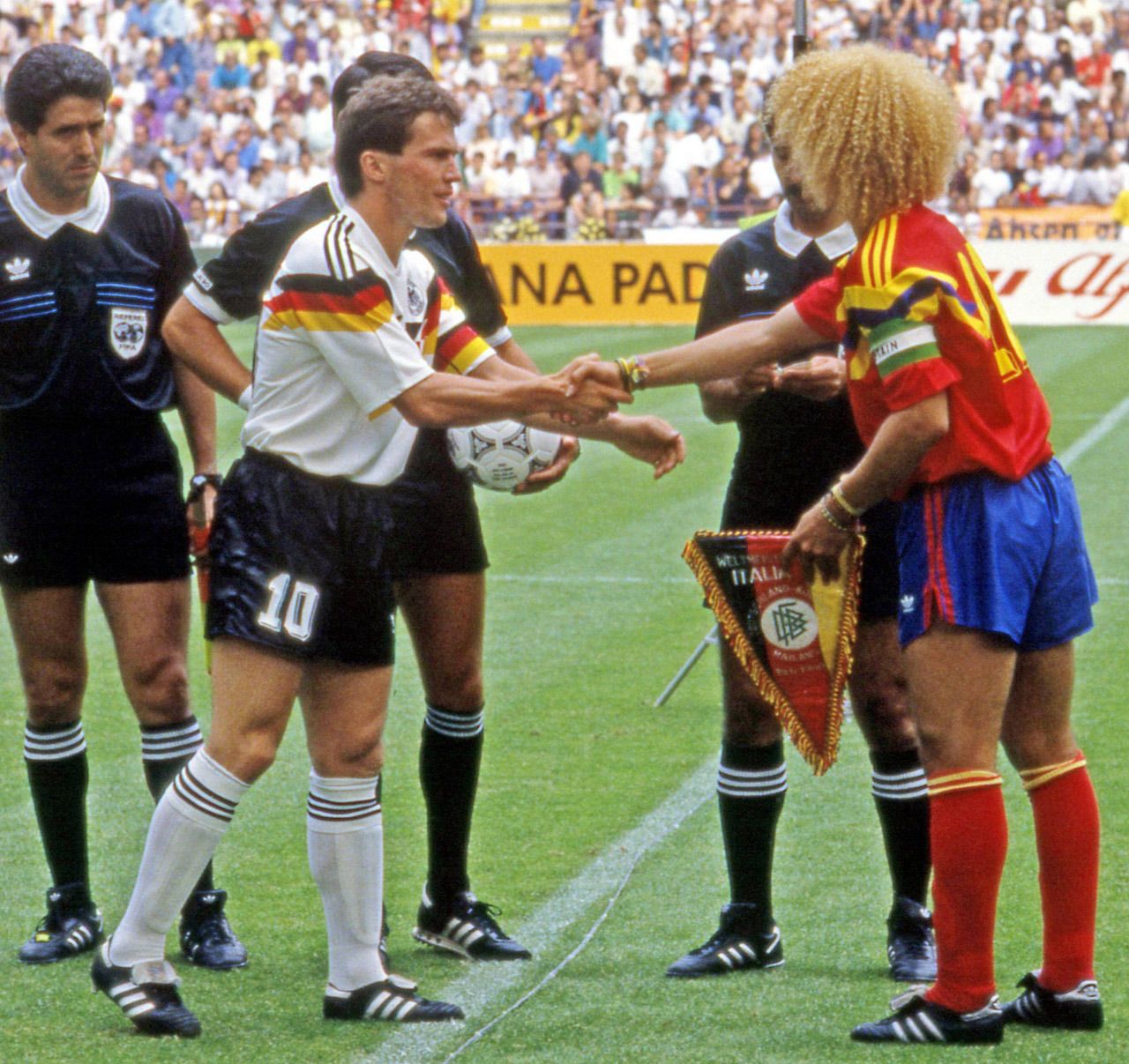 Carlos Valderrama y Lothar Matthäus en el Giuseppe Meazza en 1990. 