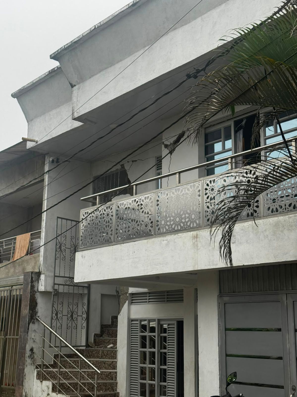 Casa agrietada en Quibdó. Créditos: Ana Arango