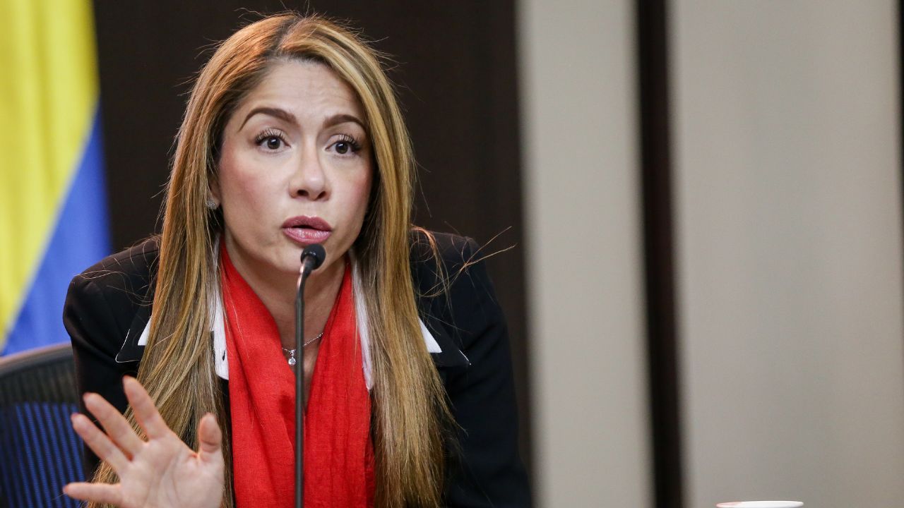 Catherine Juvinao sale de Alianza Verde 4.jpg