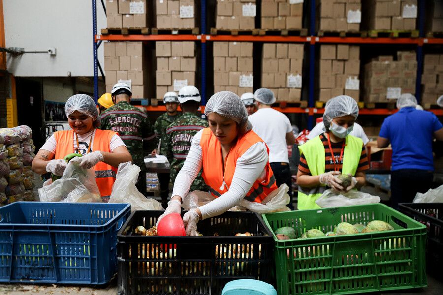 El Banco de Alimentos de Bogotá movilizó 1.300 toneladas de ayuda a 45 comunidades en cinco departamentos durante el primer mes de emergencia. Foto: Colprensa.