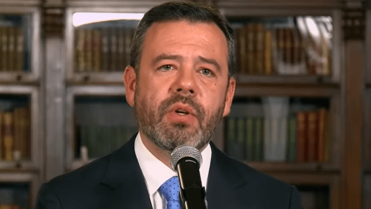 El alcalde de Bogotá, Carlos Fernando Galán, respaldó la nueva figura y agradeció al Gobierno nacional la disposición para destrabar proyectos de la ciudad. Crédito: captura de pantalla.