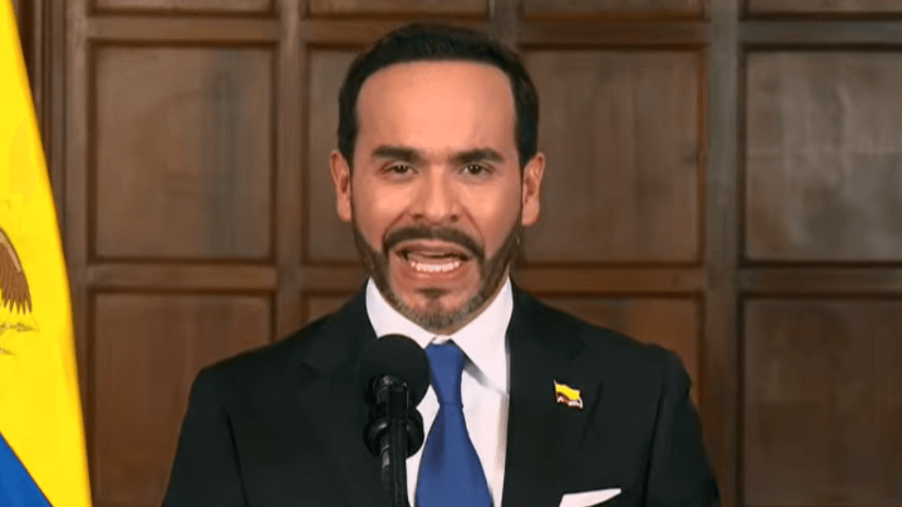 El presidente Abelardo de la Espriella anunció la designación de Clara Lucía Sandoval Moreno como gerente de Bogotá durante el acto en el Palacio de San Carlos. Crédito: captura de pantalla.
