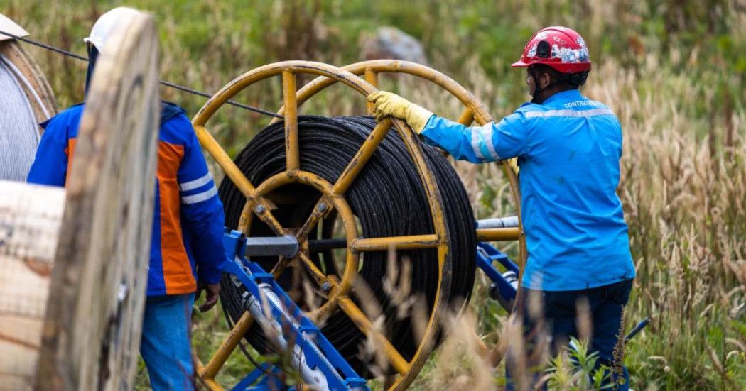Enel calcula que enterrar toda la red eléctrica de Bogotá costaría más de 20,5 billones de pesos, sin contar el cambio de los transformadores. Foto: Alcaldía de Bogotá.