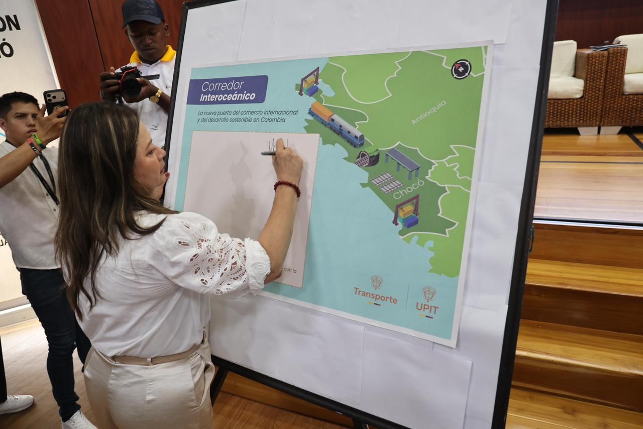 Mafe Rojas Tren Interoceánico
