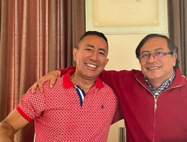 Ricardo Roa y Gustavo Petro.jpeg