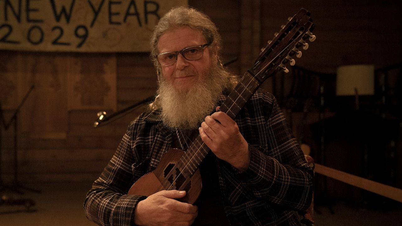 Santaolalla y el ronroco. Créditos: prensa Gustavo Santaolalla