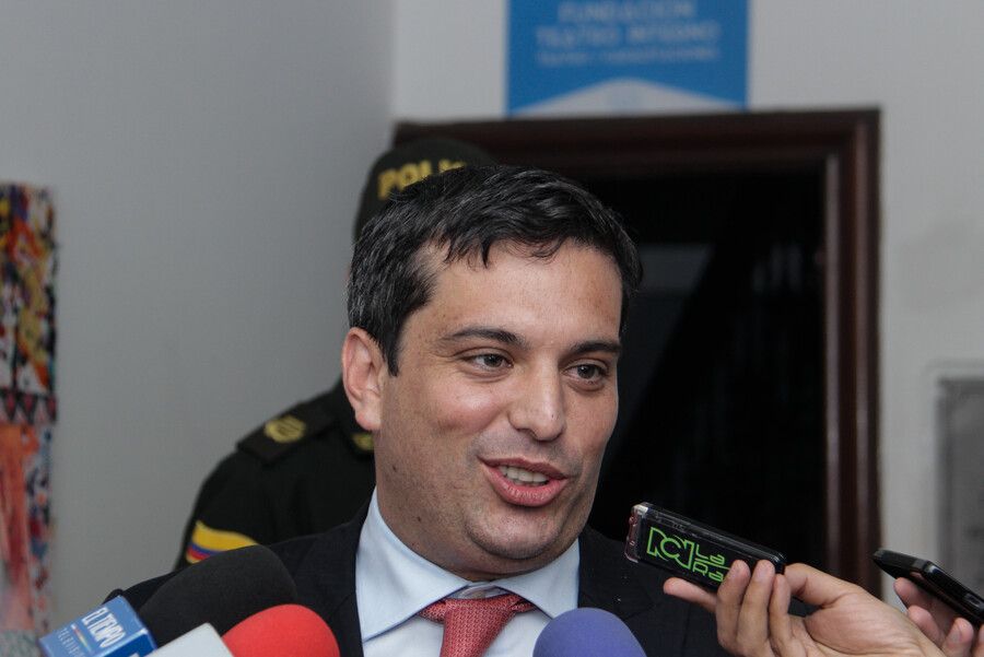 Simón Gaviria, hijo del expresidente y jefe del Partido Liberal, César Gaviria.