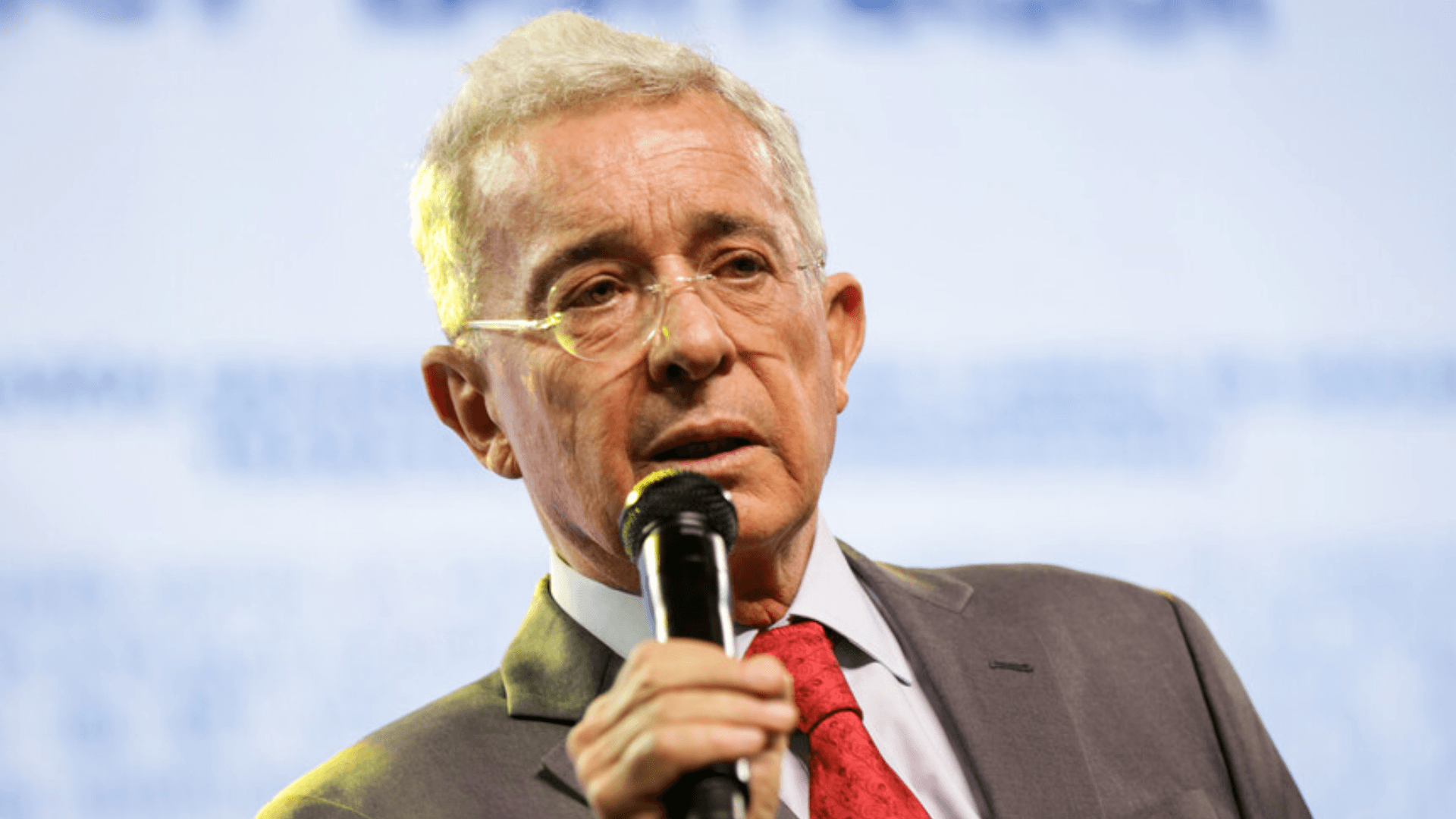 photologuephotos2023-09alvaro_uribepng
