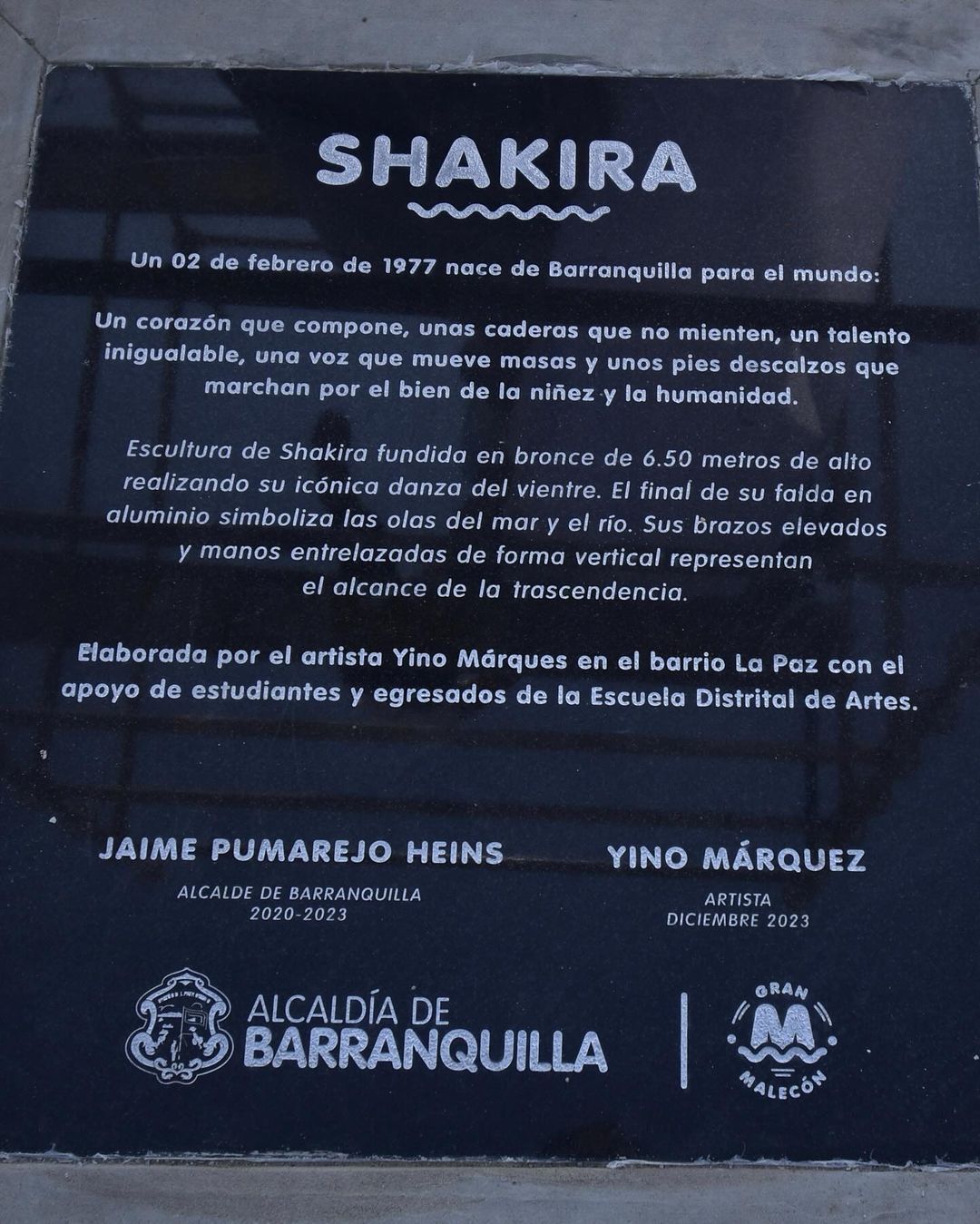 1._me_hace_tan_feliz_compartir_esto_con_mis_padres_2._3._mis_padres_el_alcalde_y_yo_alli_atras_vigilando_4._ay_y_esta_dedicatoria._esto_es_demasiado_para_mi_corazoncito.5._mis_papitos_y_mis_hermanos_con_nue_0.jpg