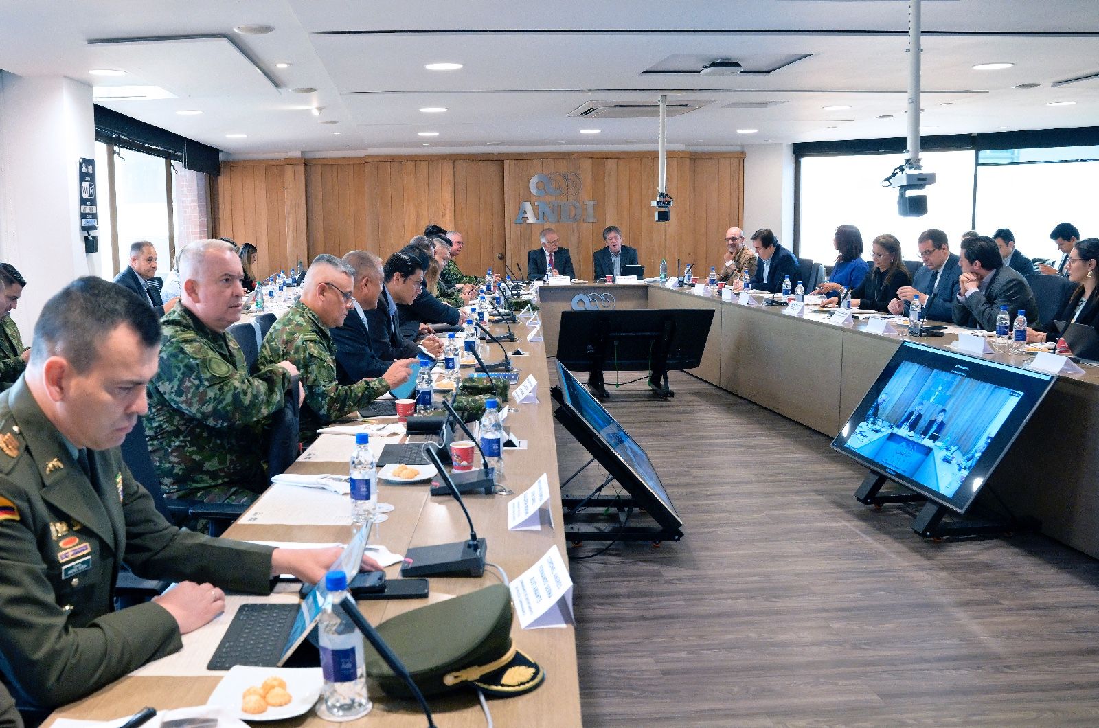 reunion_mindefensa_1.jpg