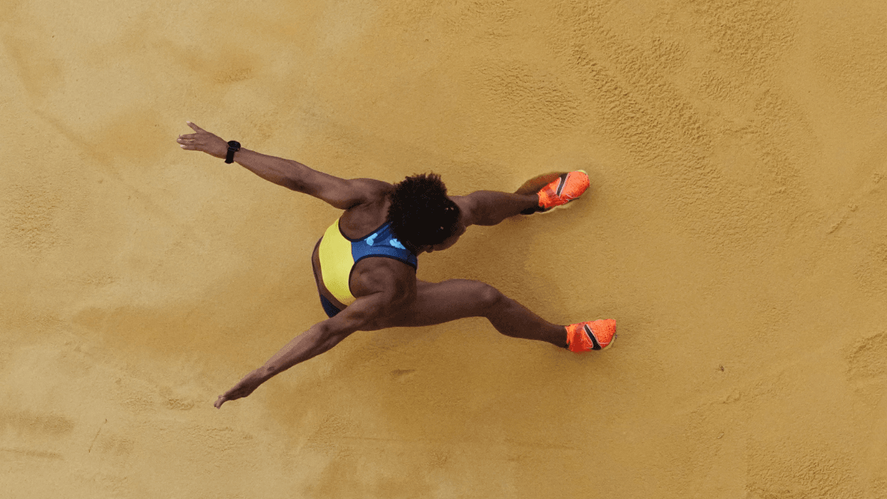 valeria_araujo_en_salto_alto.png