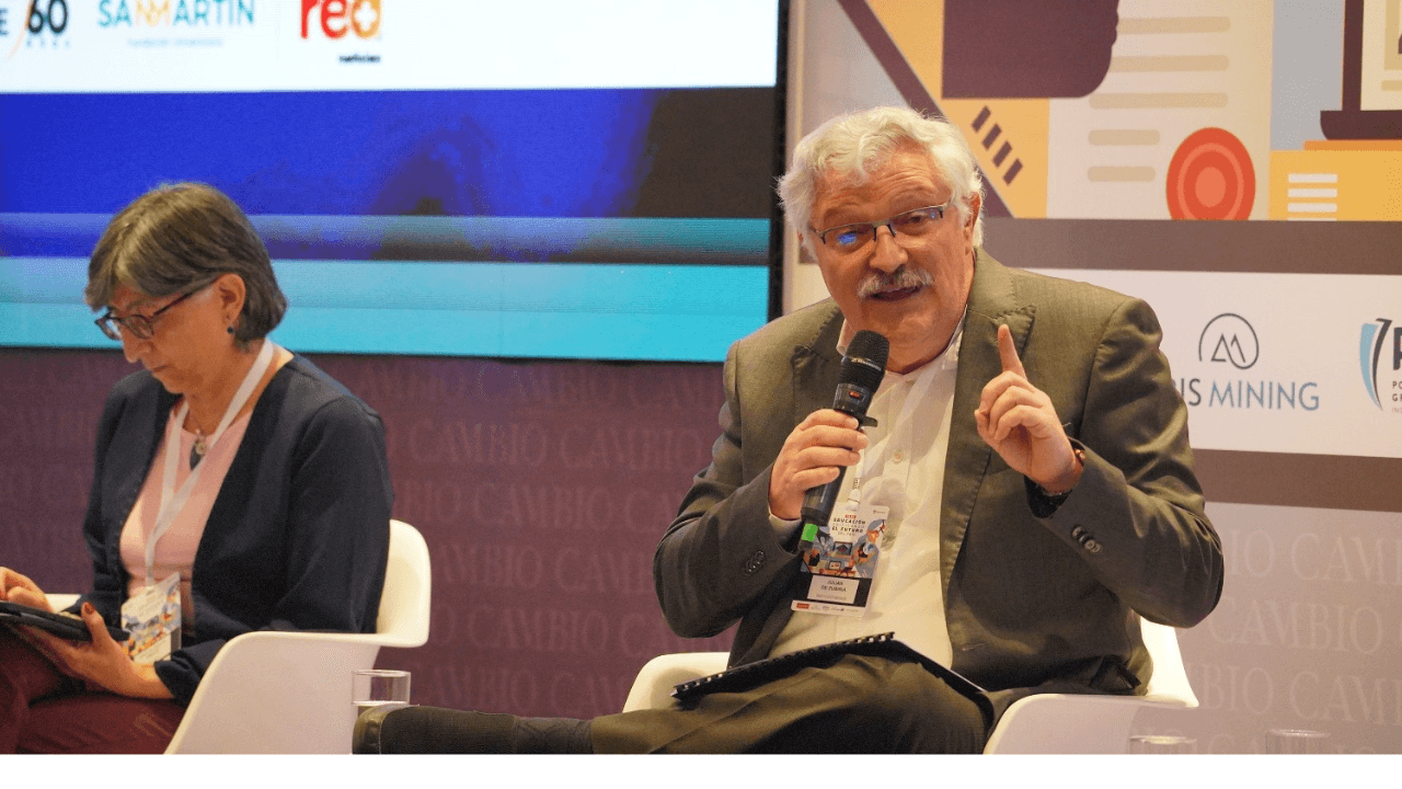 el_cofundador_del_instituto_alberto_merani_julian_de_zubiria_samper_particioa_en_el_foro_organizado_por_cambio.png