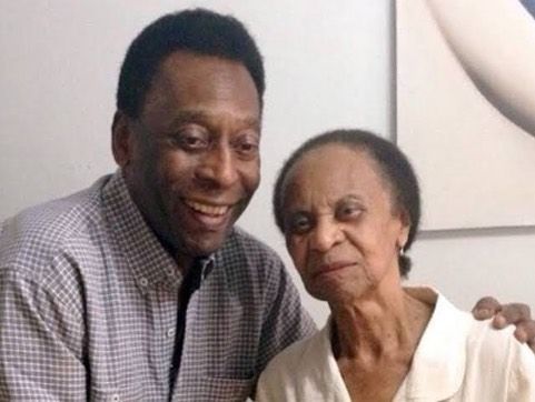 hoje_celebramos_100_anos_de_vida_da_dona_celeste._desde_criancinha_ela_me_ensinou_o_valor_do_amor_e_da_paz._eu_tenho_muito_mais_de_uma_centena_de_motivos_para_agradecer_por_ser_o_seu_filho._compartilho_essas_foto.jpg