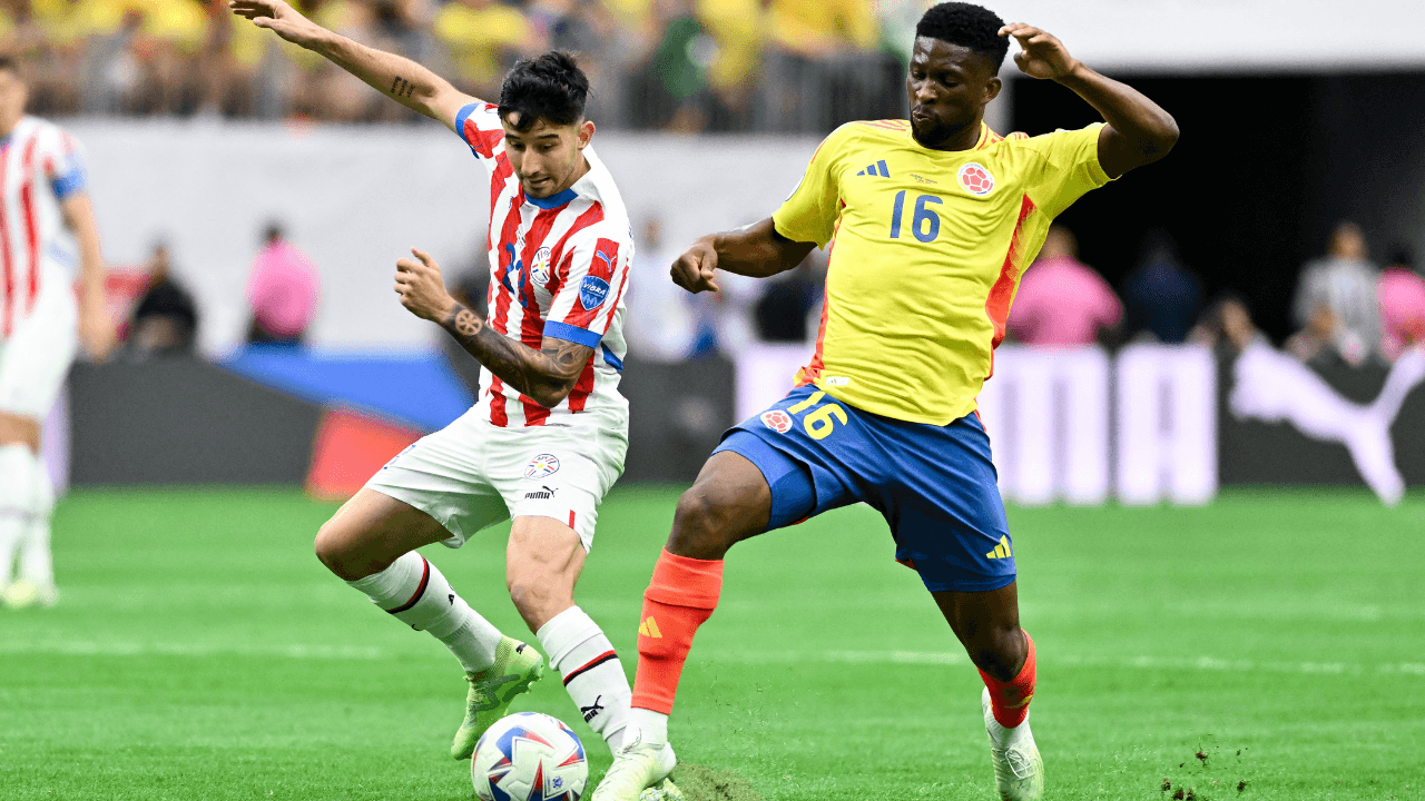 lerma_en_una_disputa_por_el_balon_ante_un_jugador_paraguayo_en_la_copa_america_2024_0.png