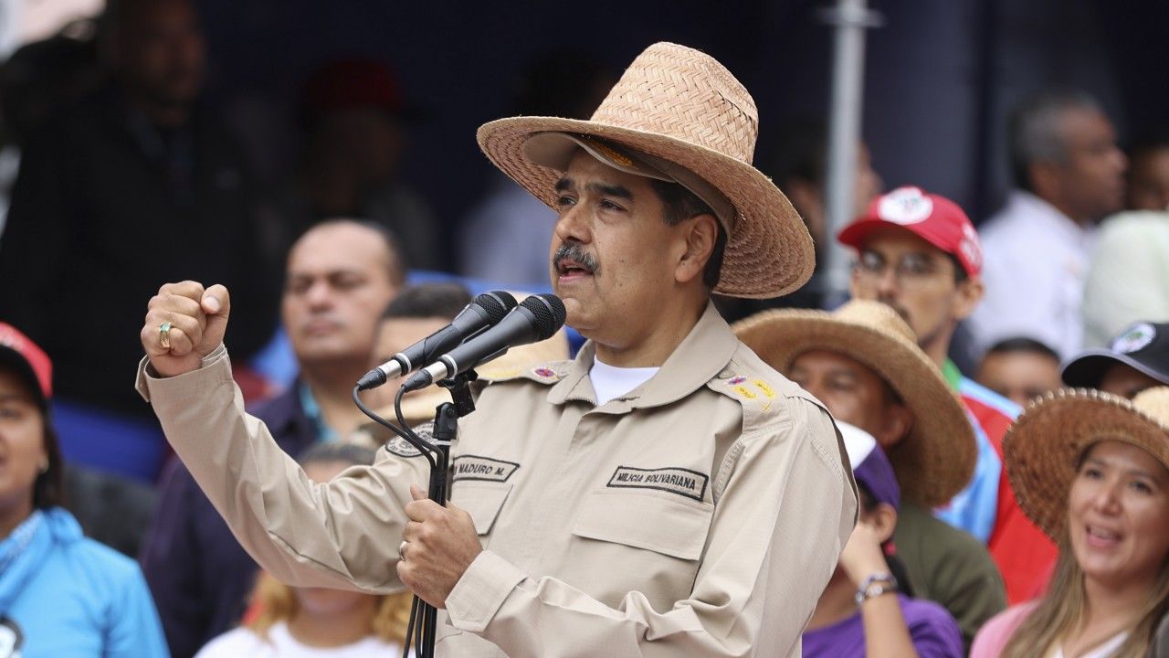 nicolasmadurodictadortomaposesion10enerovenezuelamariacorinaedmundo.jpg