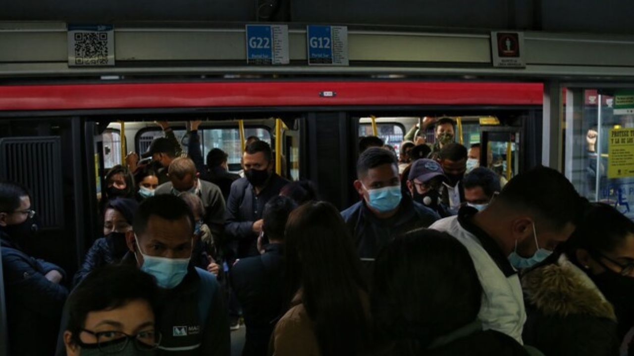 colados_transmilenio.jpg