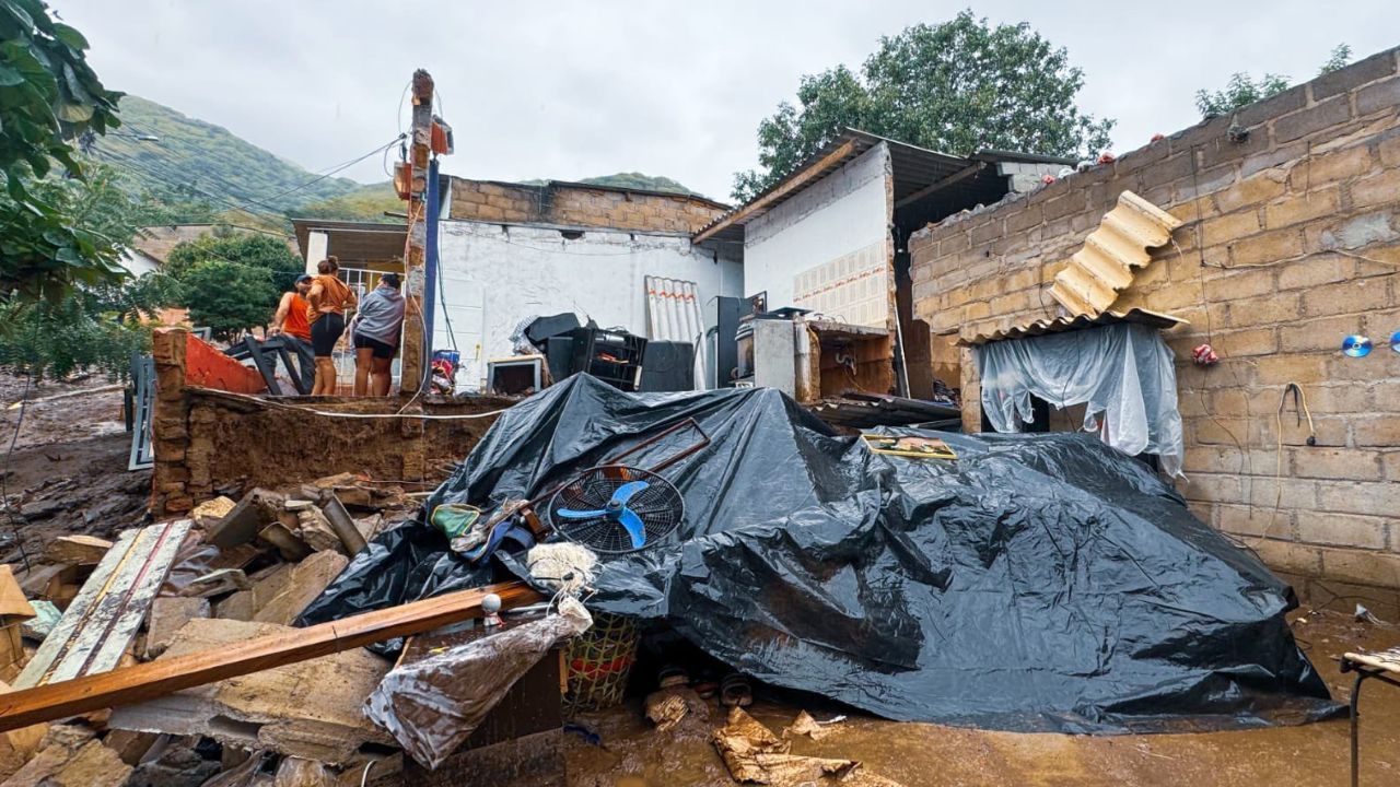 casas_afectadas_por_la_avalancha.jpg