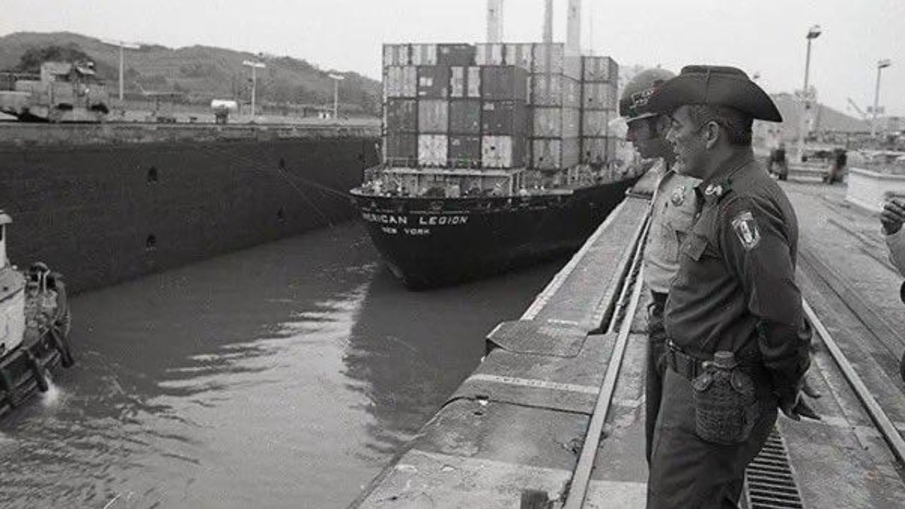 omar_torrijos_en_el_canal_de_panama_0.jpg