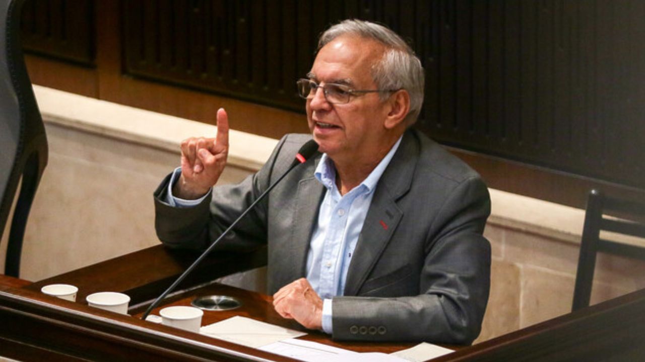 ricardo_bonilla_ministro_de_hacienda_en_el_congreso.jpg