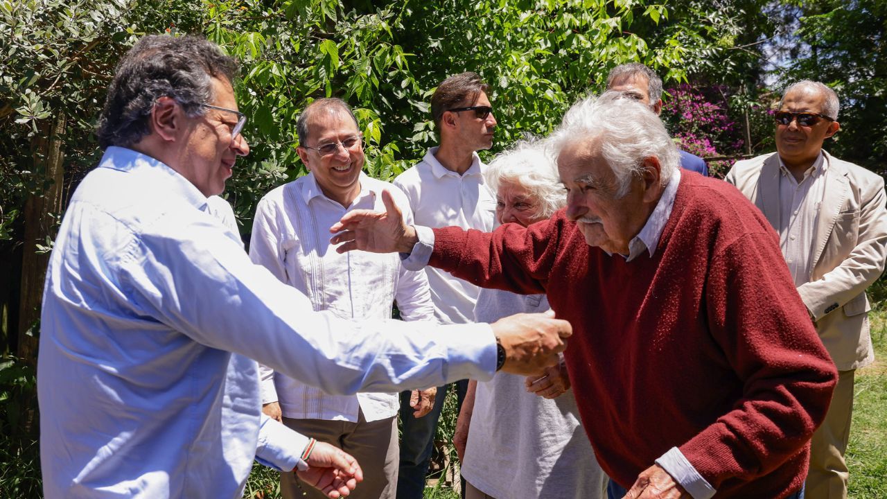 petro_y_pepe_mujica.jpg