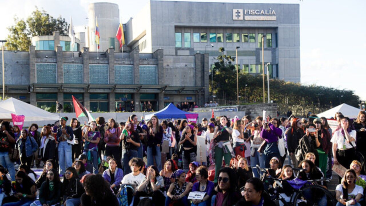 protestas_contra_violencia_de_genero_ante_la_fiscalia.jpg
