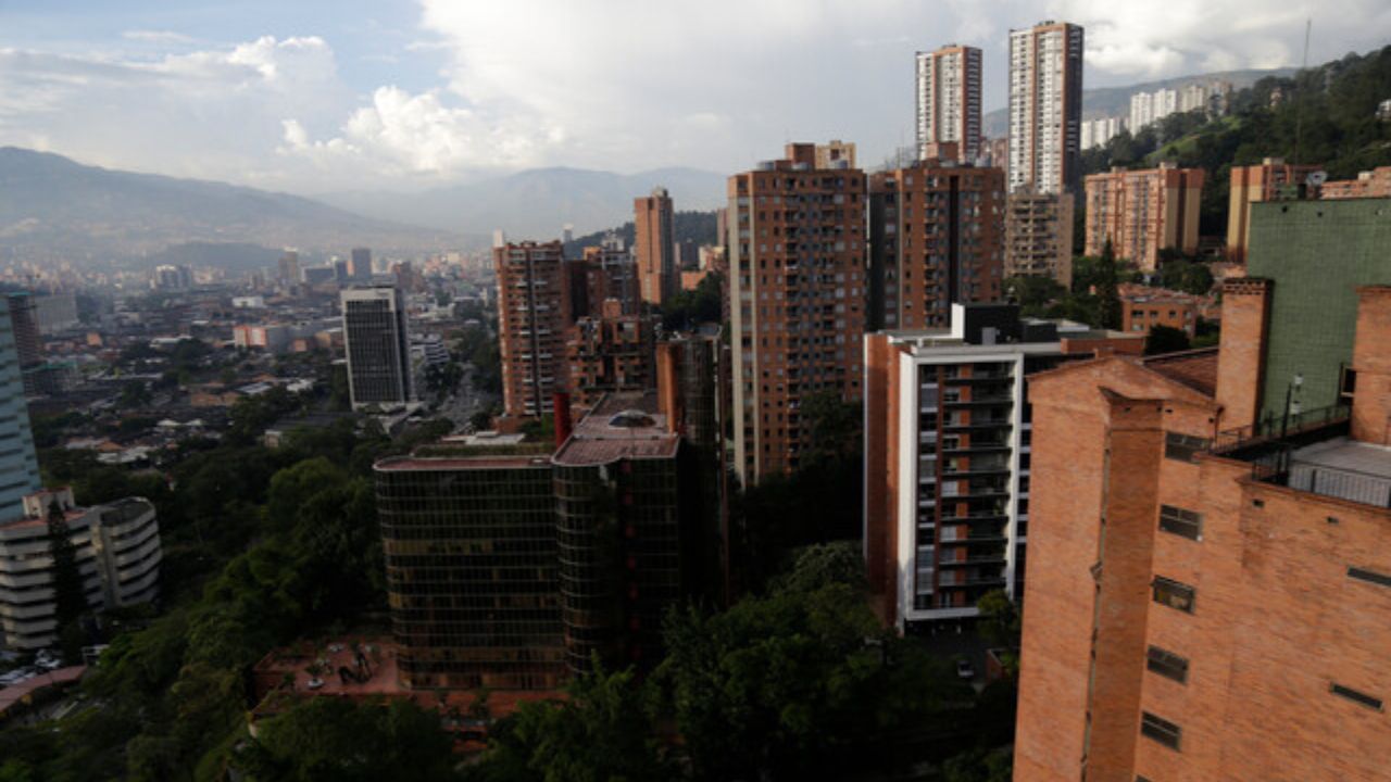 poblado_medellin.jpg