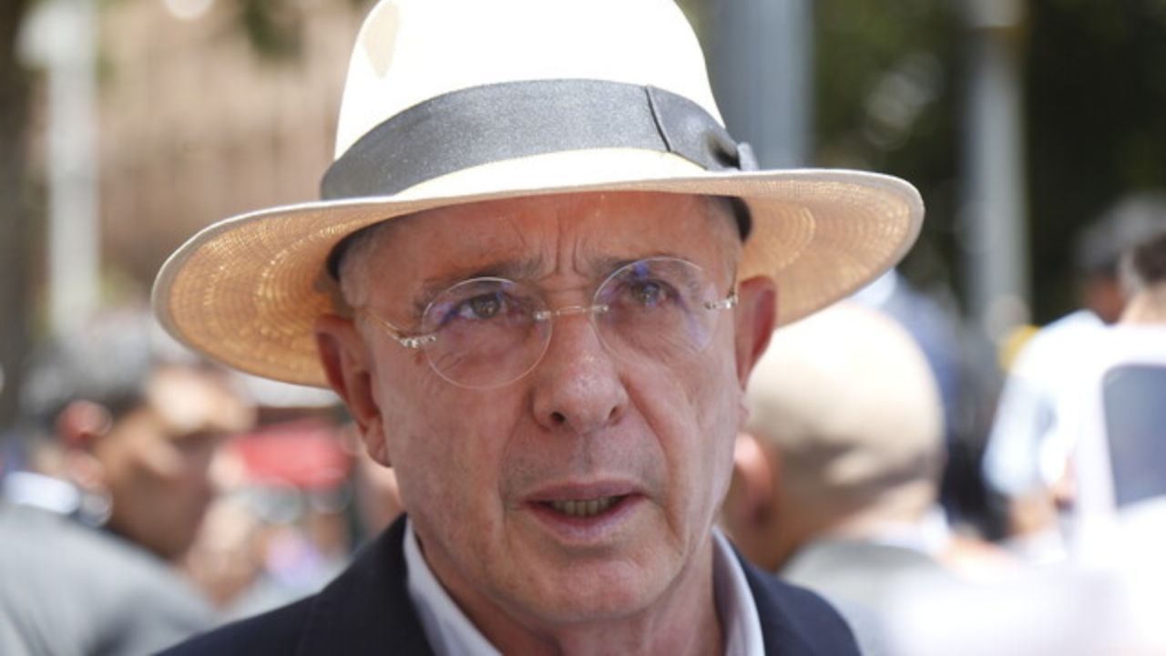 presidente_alvaro_uribe_el_uberrimo.jpg