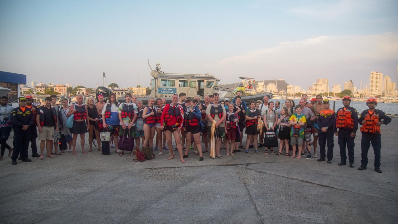 grupo_de_turistas_rescatados.jpg