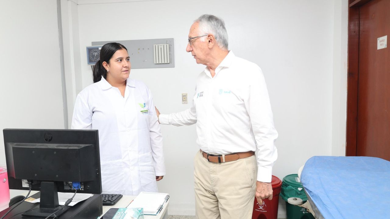 ministro_de_salud_en_puerto_gaitan.jpg