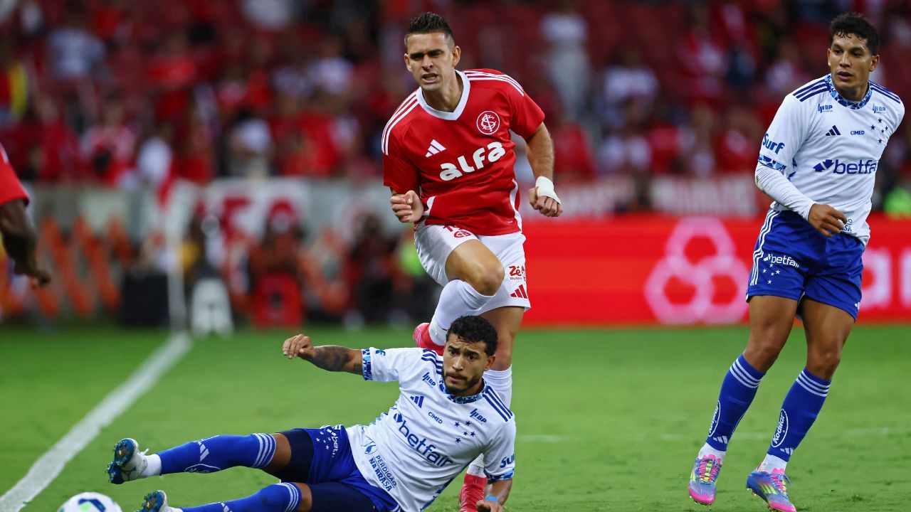 rafael_santos_borre_con_internacional.jpg