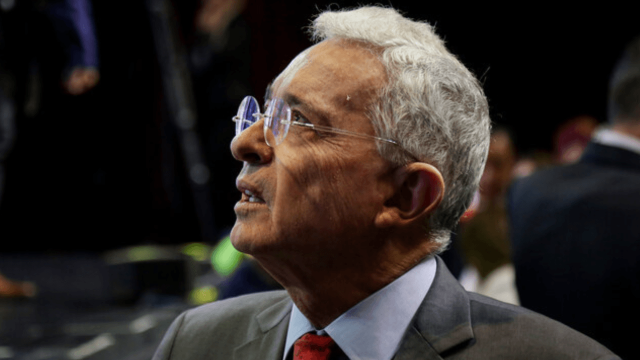 alvaro_uribe_velez_desde_la_sede_del_centro_democratico_5.png