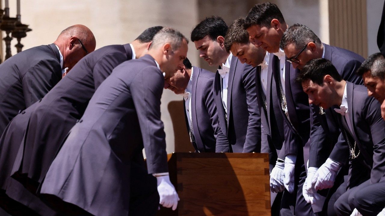 funeralpapafrancisco2.jpg