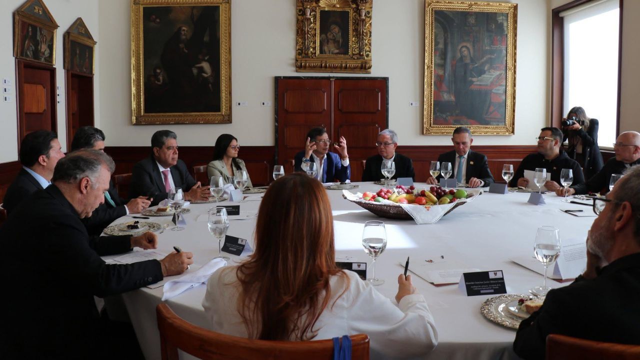 encuentro_en_la_conferencia_episcopal.jpg