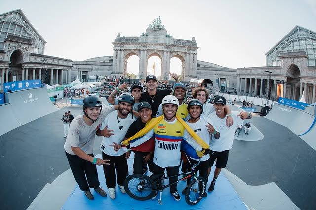 equipo_colombiano_bmx.jpg