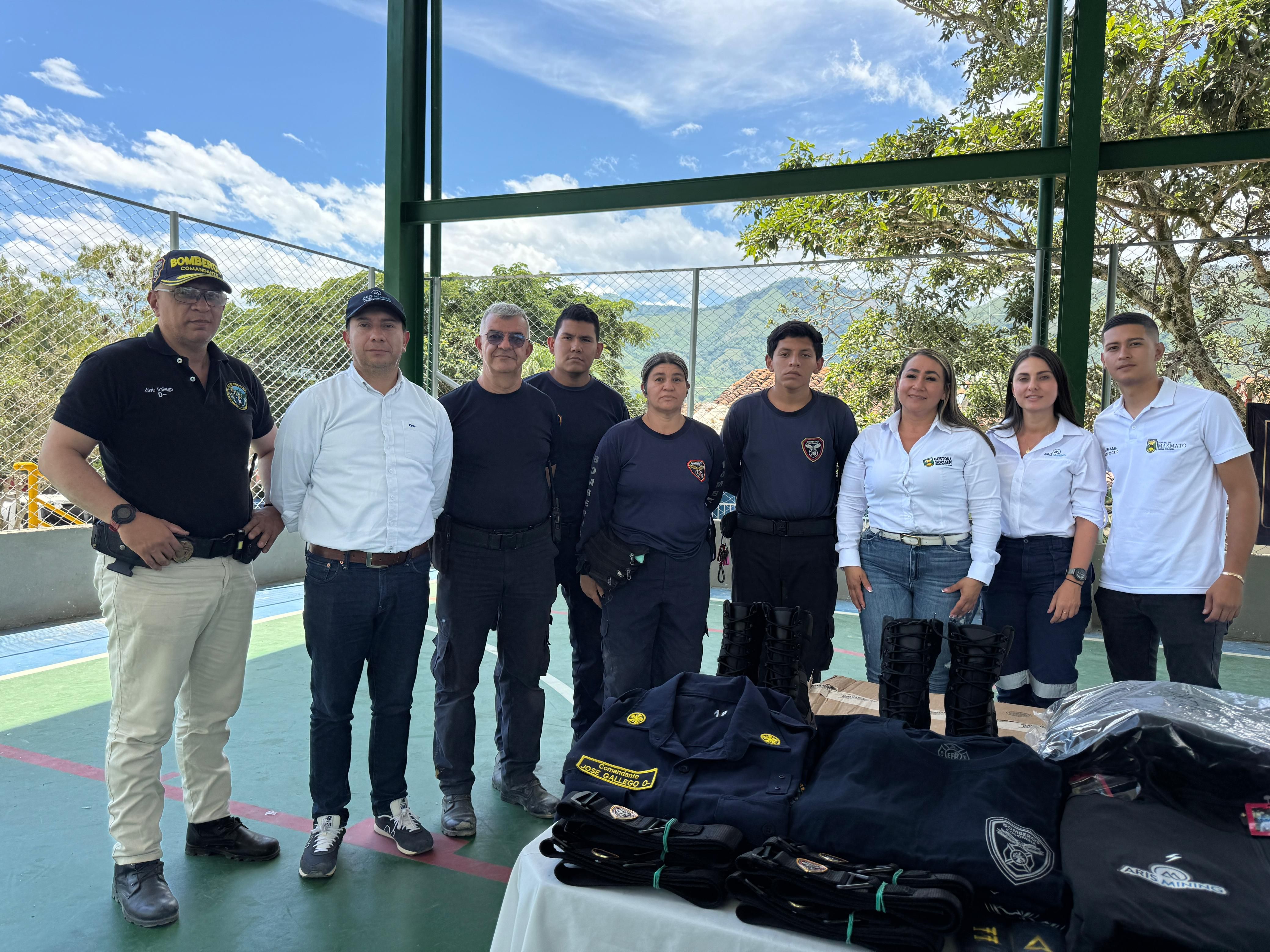 entrega_de_dotacion_al_cuerpo_de_bomberos_voluntarios_de_marmato.jpeg