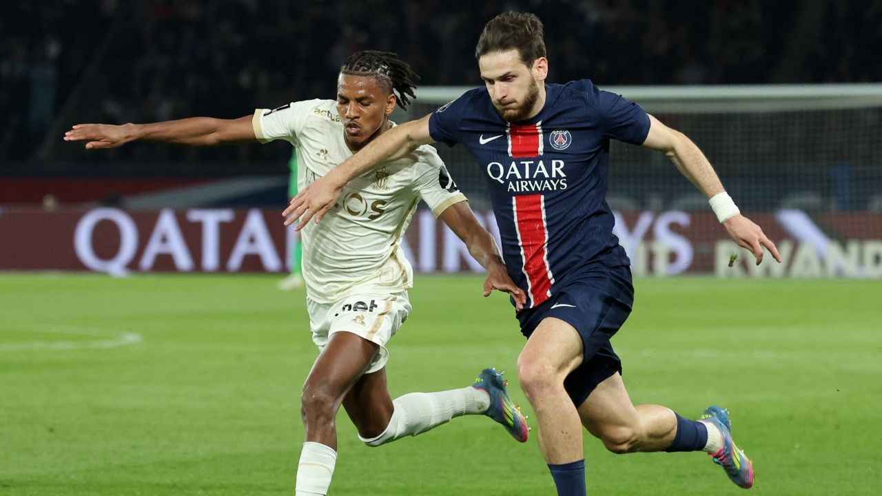 khvicha_kvaratskhelia_en_el_psg_0.jpg