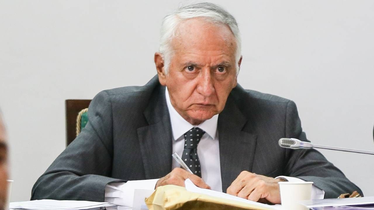 ordenan_arresto_contra_ministro_de_salud.jpg