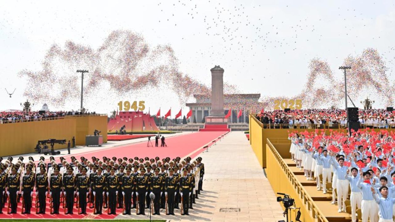 cierre_desfile_china.jpg