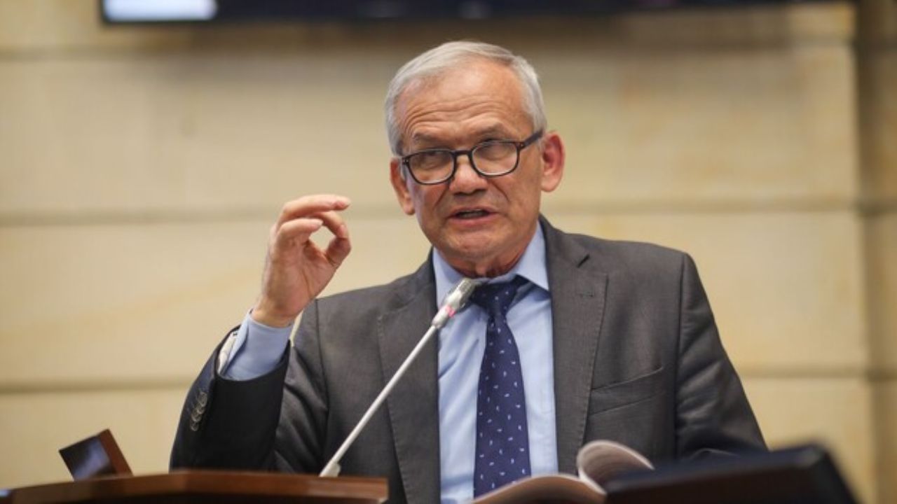 Carlos Ramón González, Dapre